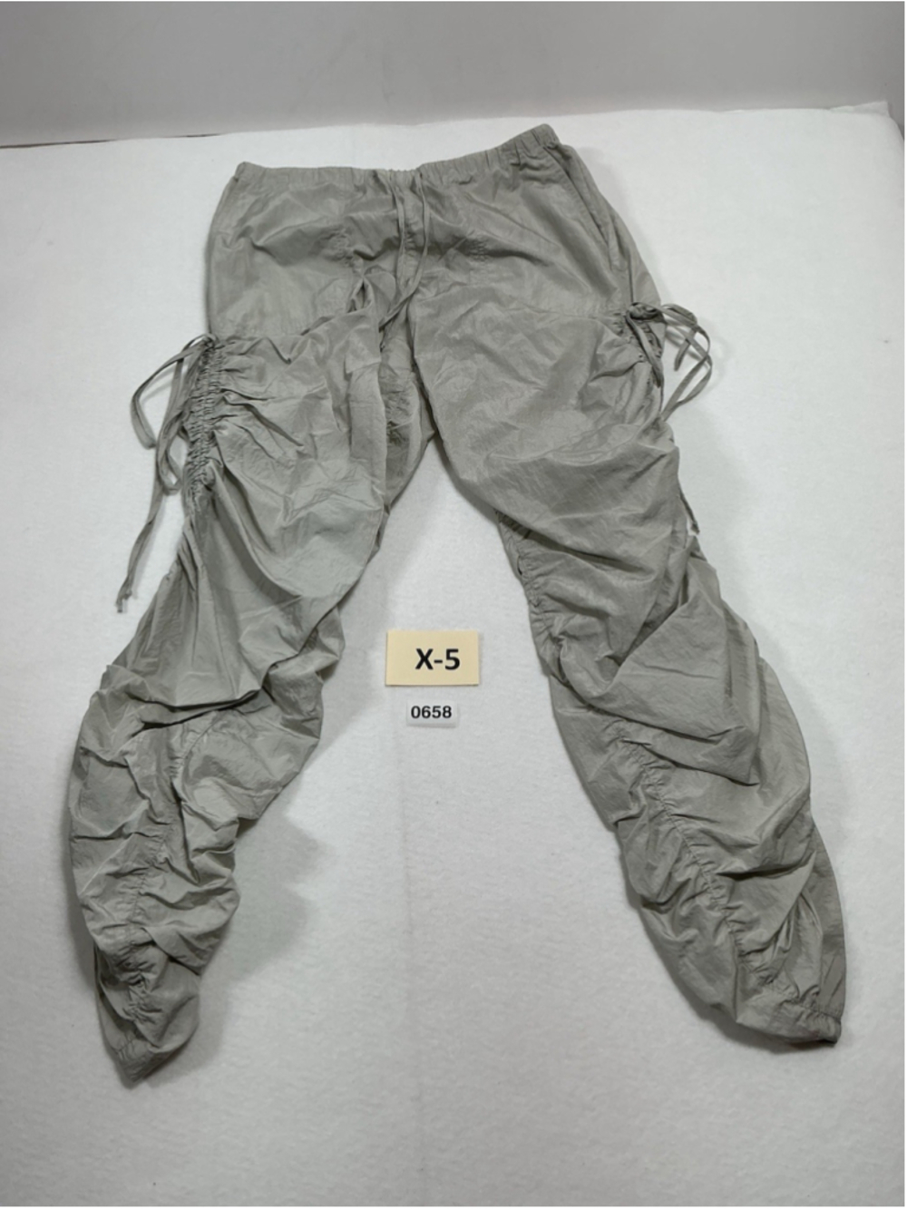 Womans Excellent Garage Pull On Parachute Pants Small Petite Rushed Leg Beige